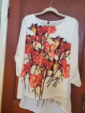 Floral White Blouse with Red-Orange Blooms Silk Pre Owned In Good Condition